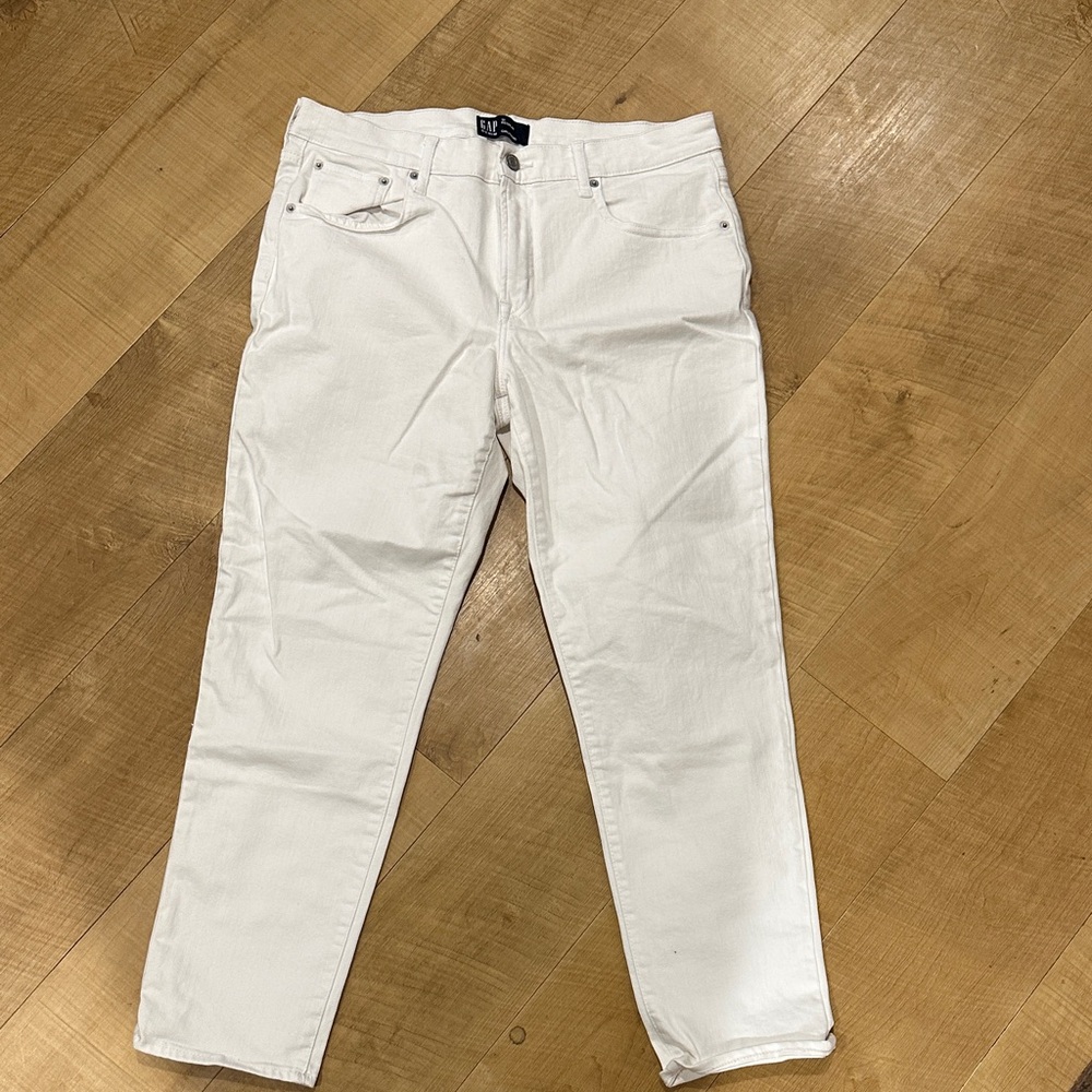 GAP White Denim boyfriend Jeans